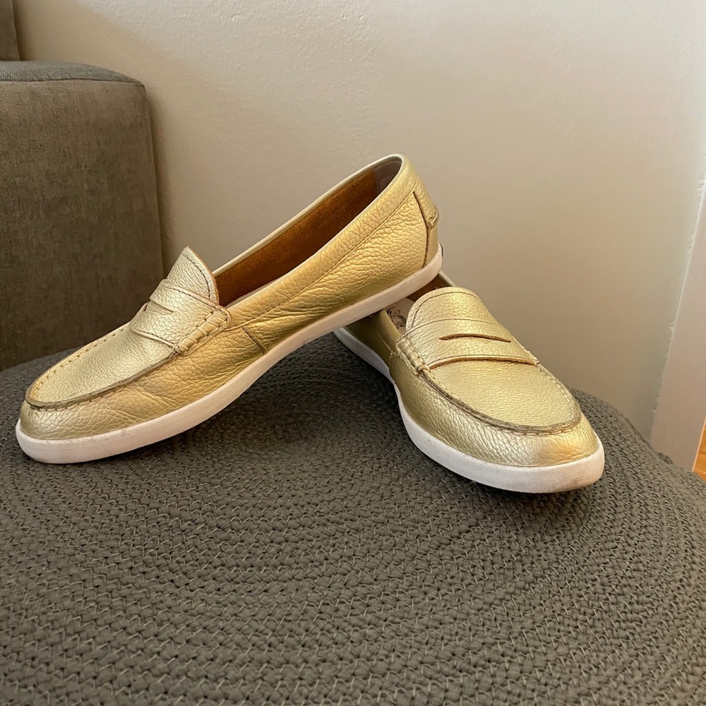 COLE HAAN BOAT SHOES SIZE 10